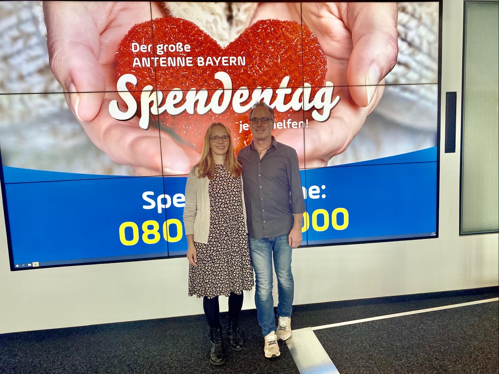 Spendenübergabe beim Antenne Bayern Spendentag